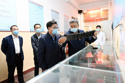 尊师重教，厚植创新沃土——胡昌升哈尔滨看望慰问高校教师并调研自然科学研发工作